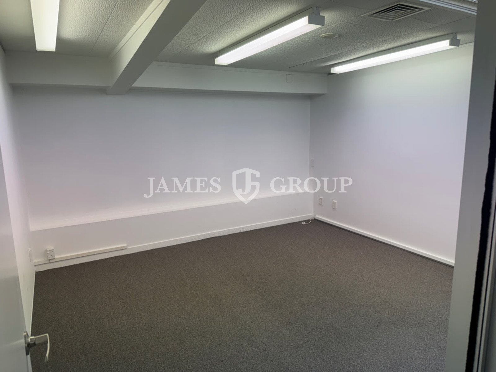 Quality Office On The Edge Of The 1050 Precinct