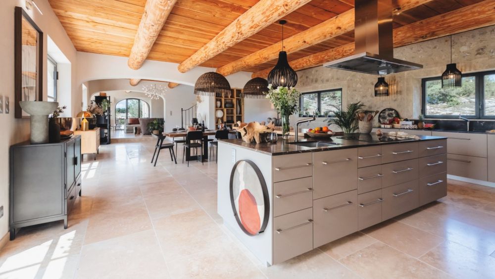 Photographs of Mas de l’Atlas villa in Provence - Image 8 of 45