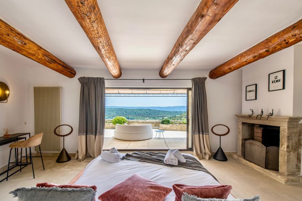 Photographs of Mas de la Reine villa in Provence - Image 8 of 41