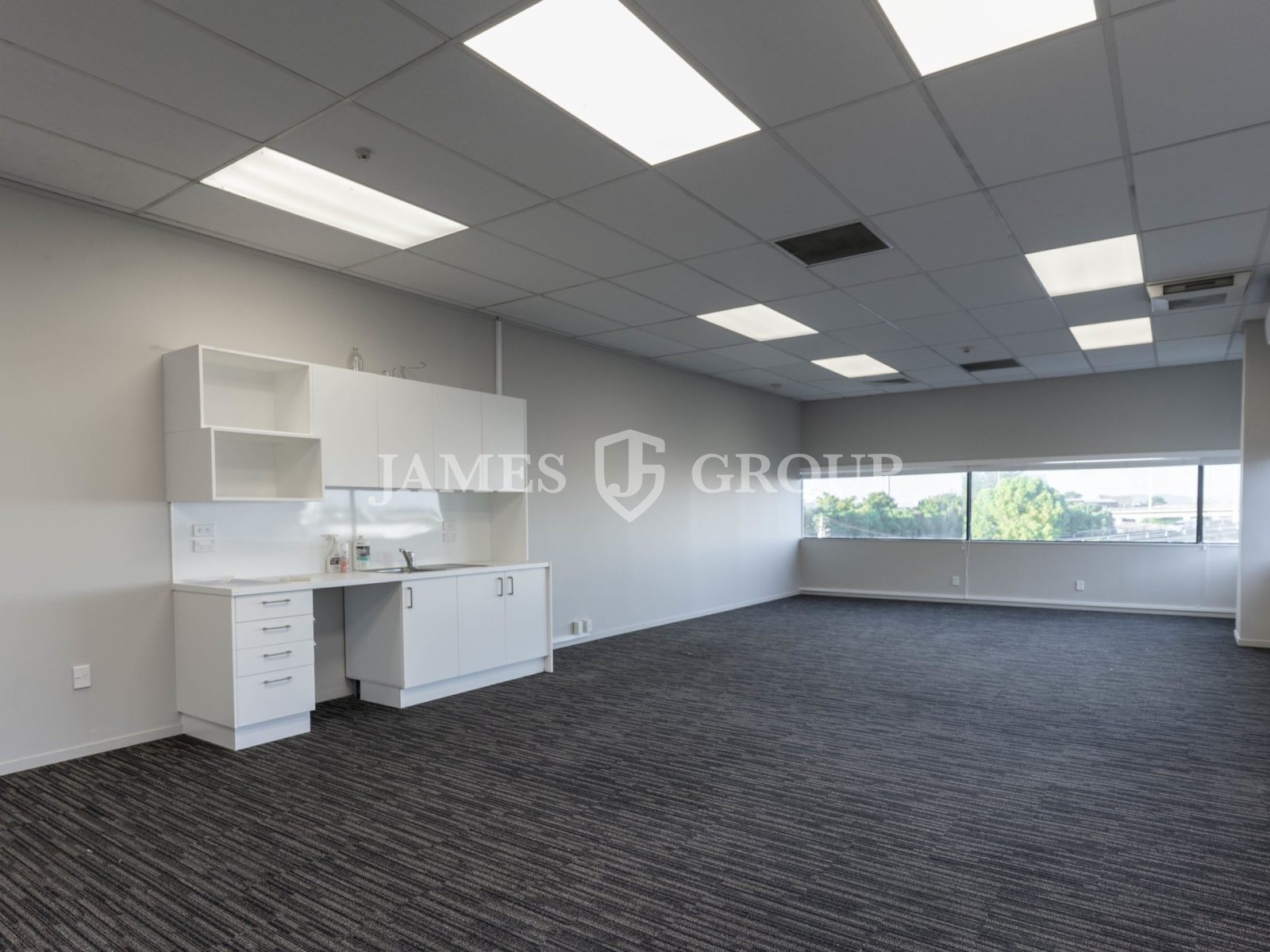 Available Now: 170m² Office With 3 Car Parks