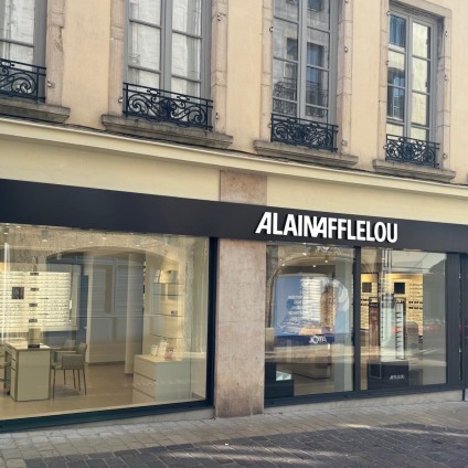 Magasin Opticien 59 rue Docteur Privey 71700 TOURNUS intérieur