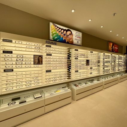 Magasin Opticien C.C. Carrefour Côte de Nacre 14000 CAEN intérieur