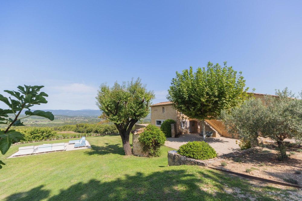 Photographs of New! Mas de la Lyre villa in Provence - Image 27 of 46
