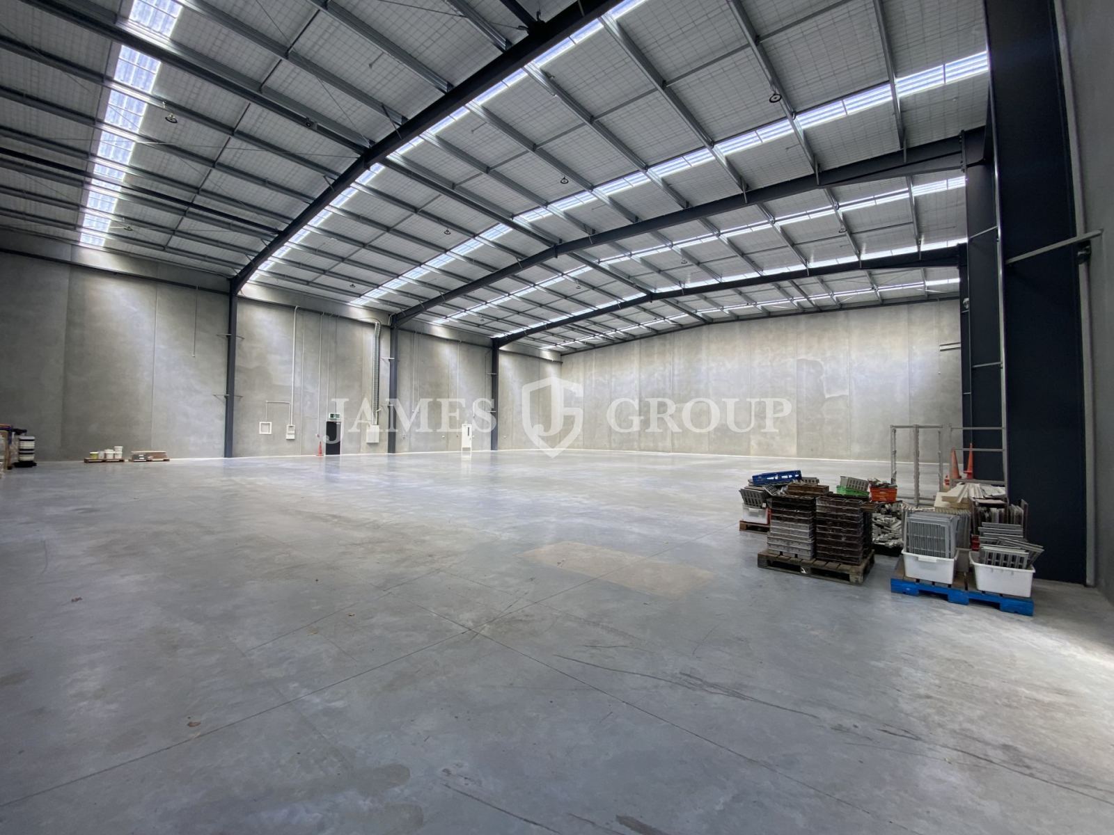 Brand New High-stud Unit – Drive-through Access