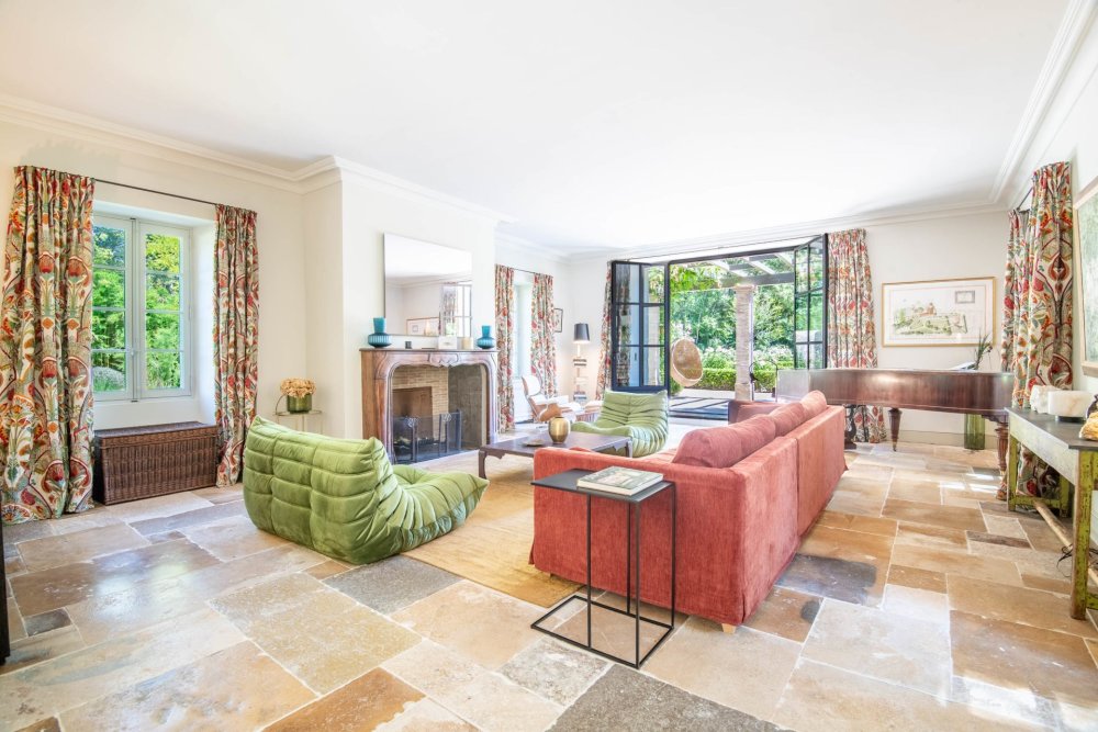 Photographs of Mas des Pierres villa in Provence - Image 13 of 60