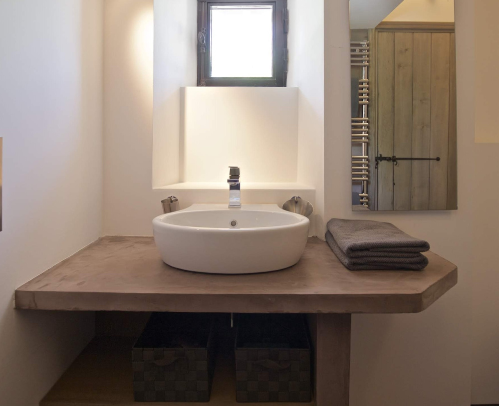 Photographs of Mas des Platanes villa in Provence - Image 23 of 36