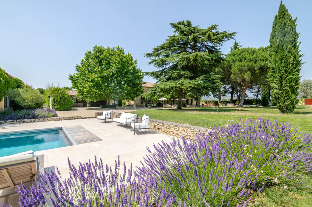 Photographs of Mas des Splendeurs villa in Provence - Image 1 of 53