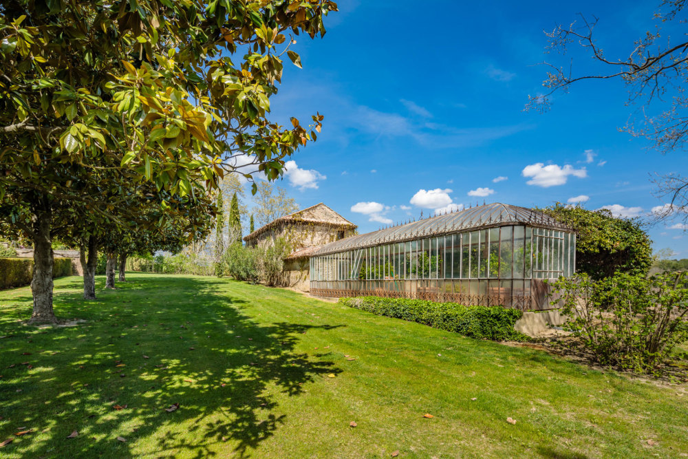 Photographs of Chateau de Sannes villa in Provence - Image 36 of 61