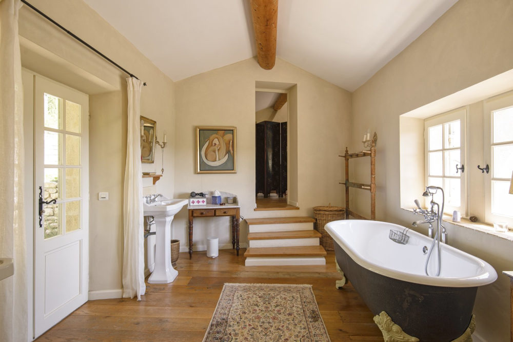 Photographs of Mas de Belleroche villa in Provence - Image 14 of 34