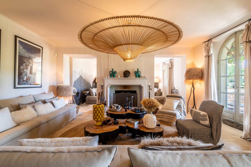 Photographs of Bastide de Coussoul villa in Provence - Image 6 of 41