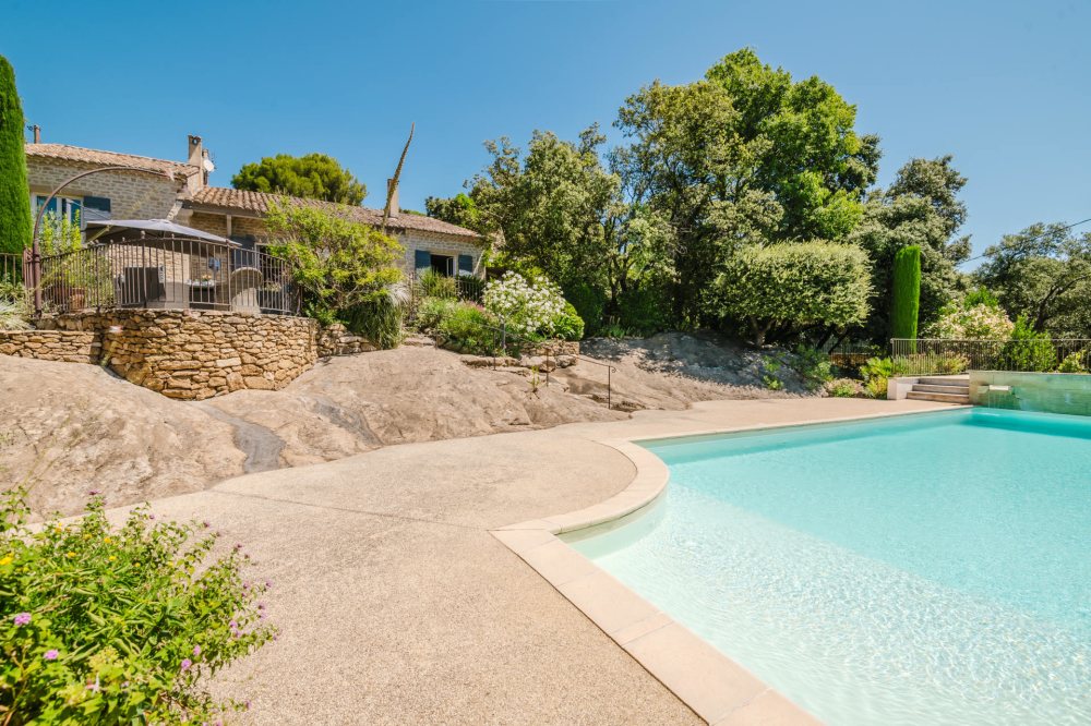 Photographs of Mas des Rocailles villa in Provence - Image 12 of 41