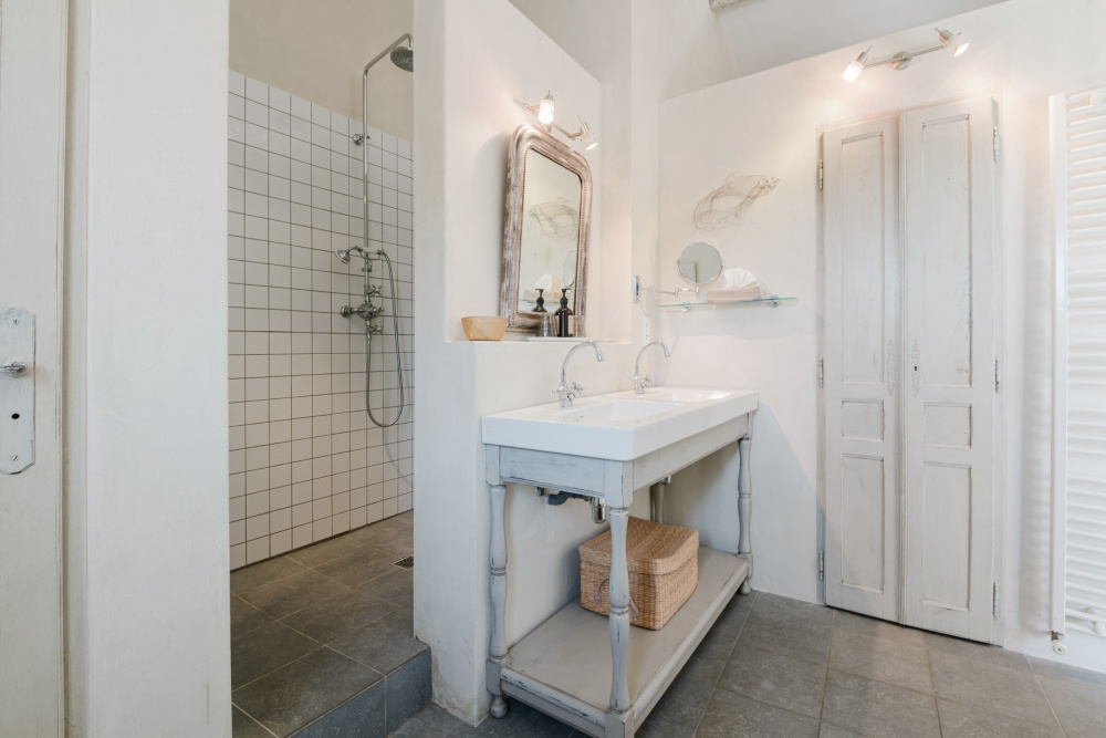 Photographs of Mas la Bergerie de Cabrieres villa in Provence - Image 24 of 56