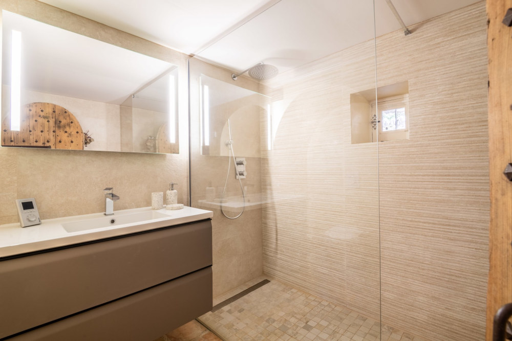Photographs of Mas la Gineste villa in Provence - Image 40 of 46