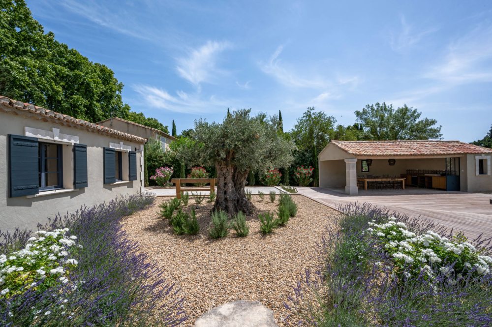 Photographs of Mas des Alizées villa in Provence - Image 14 of 33