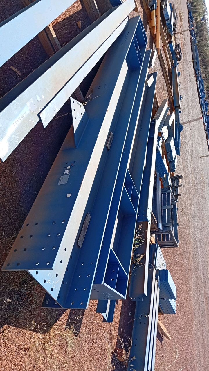 Lot of Metal Structures / BOX F16