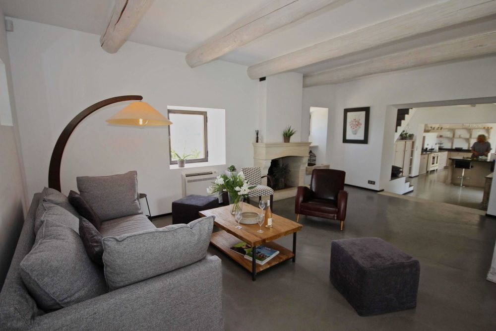 Photographs of Mas des Platanes villa in Provence - Image 13 of 36