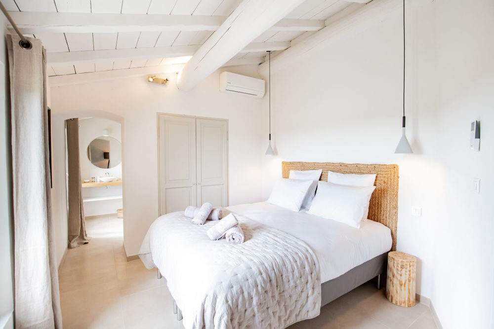 Photographs of Mas du Zephyr villa in Provence - Image 15 of 31