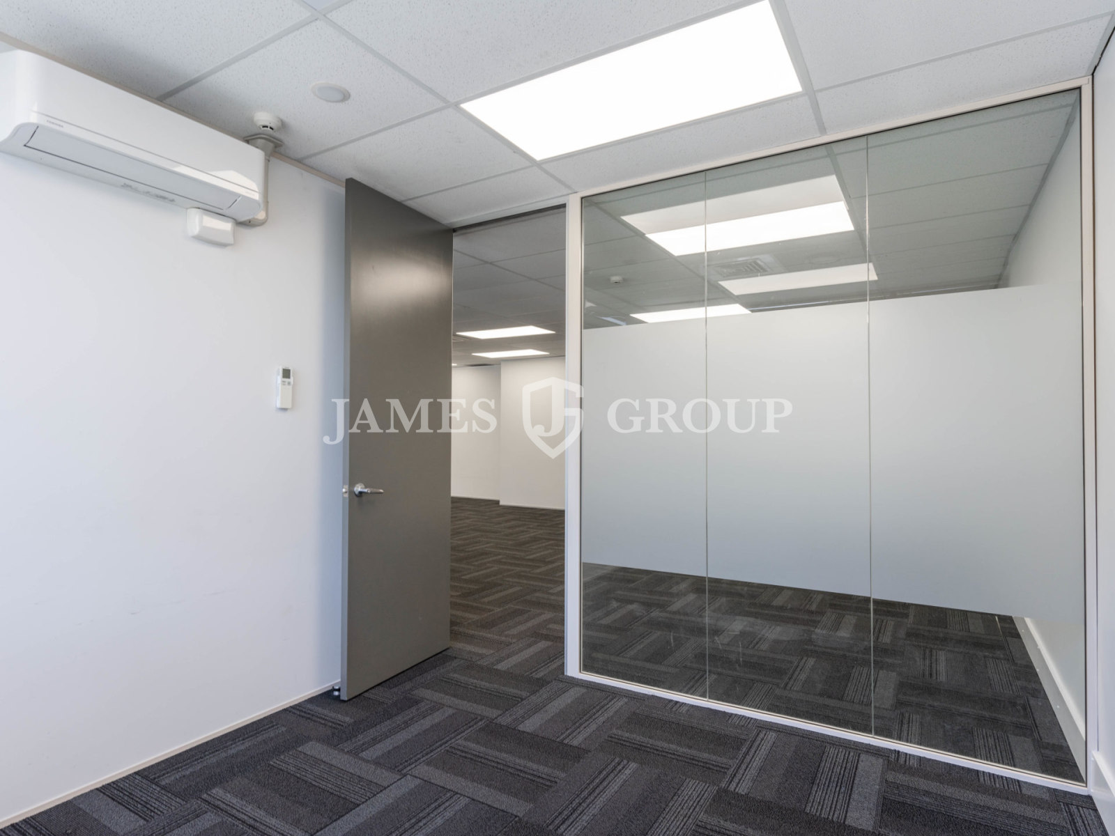 A-grade Airport Oaks Office
