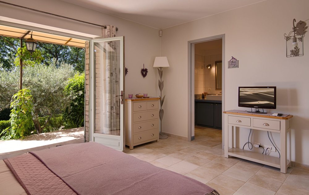 Photographs of Le Mas de la Route Neuve villa in Provence - Image 35 of 45