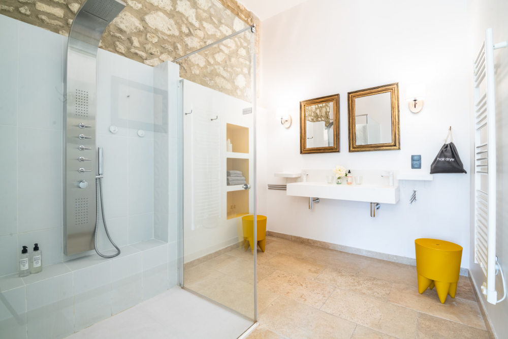 Photographs of Mas des Pêchers villa in Provence - Image 17 of 52