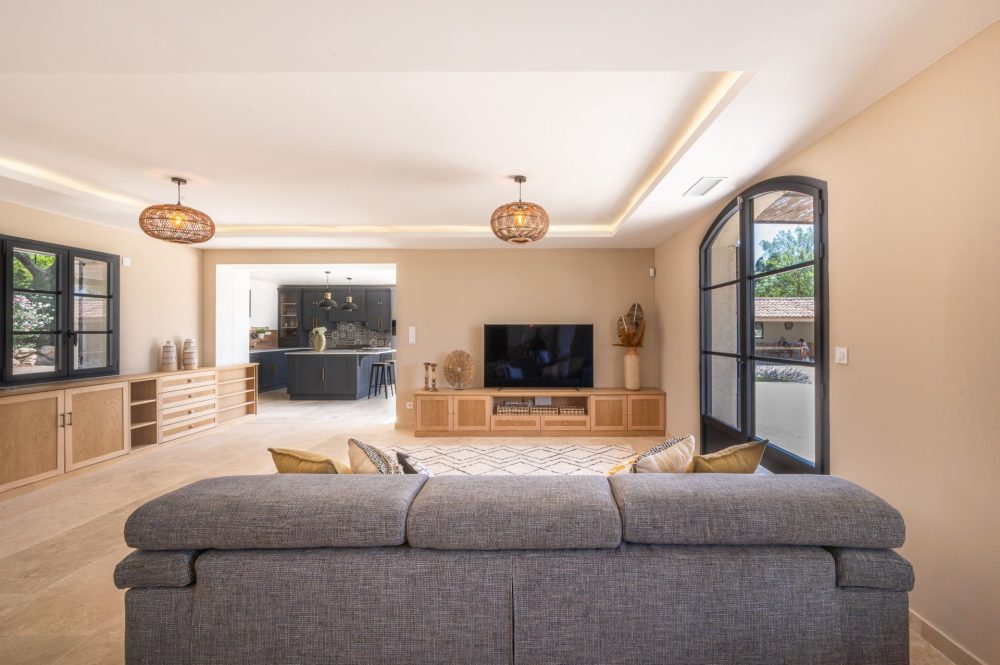 Photographs of Mas des Alizées villa in Provence - Image 6 of 33