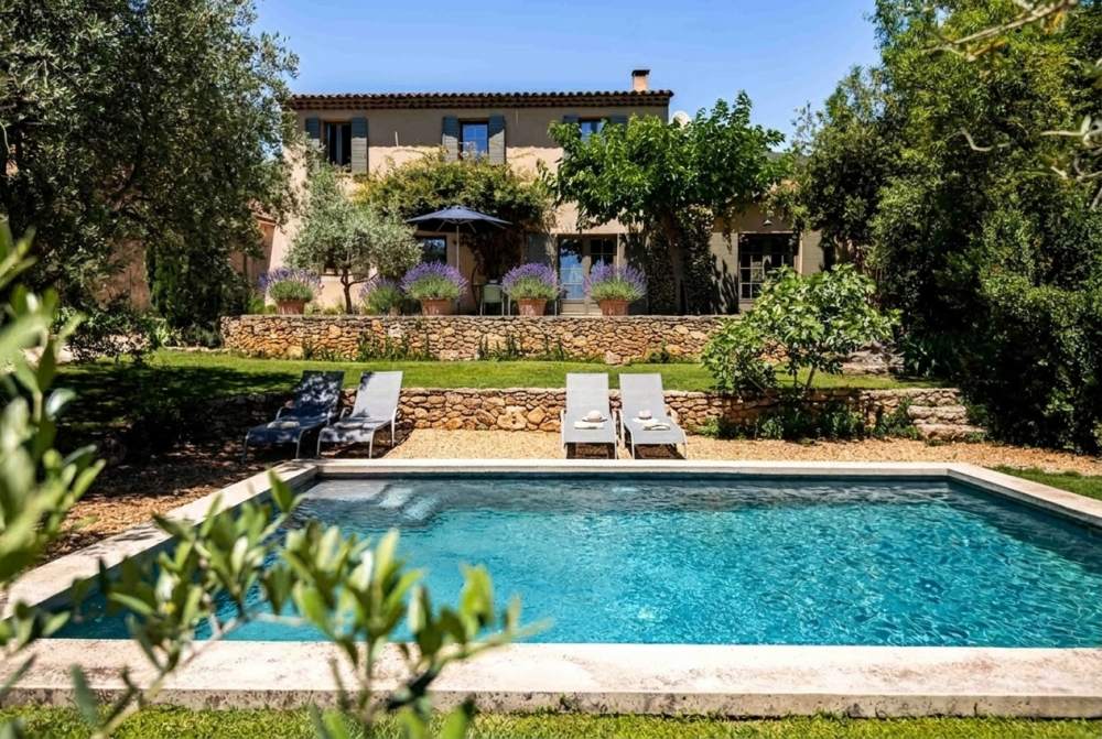 Photographs of Mas Rustrel villa in Provence - Image 1 of 26