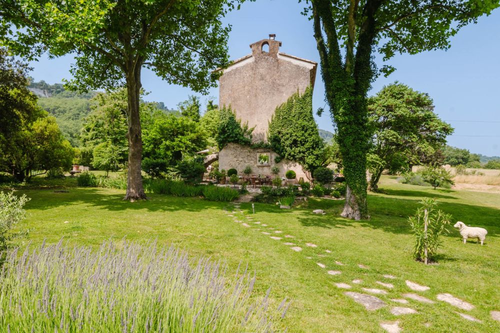 Photographs of Mas des Bleuets villa in Provence - Image 38 of 44