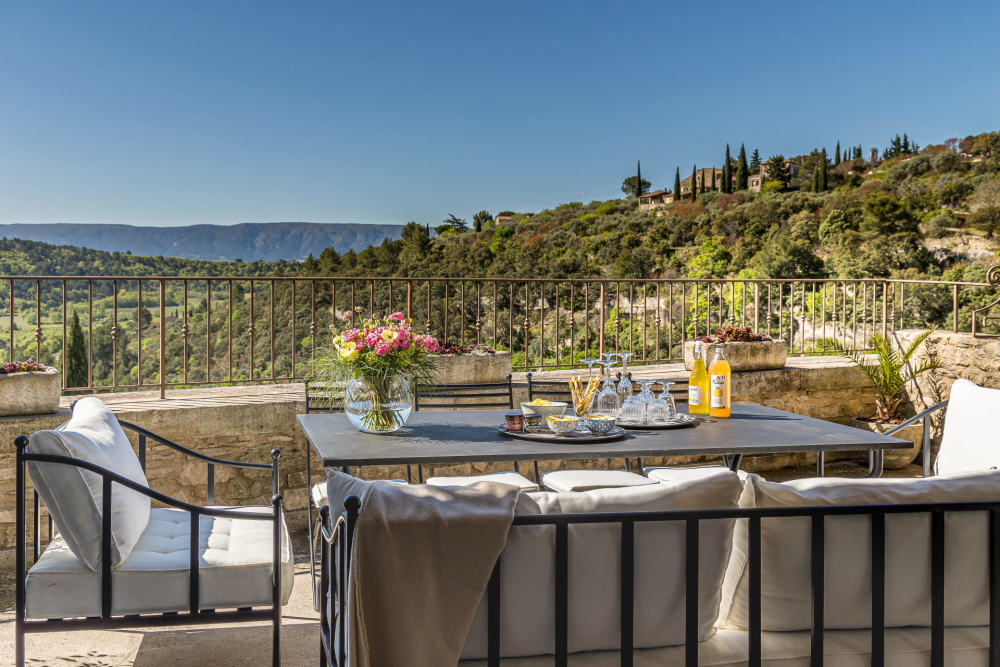 Photographs of Mas de la Reine villa in Provence - Image 16 of 41