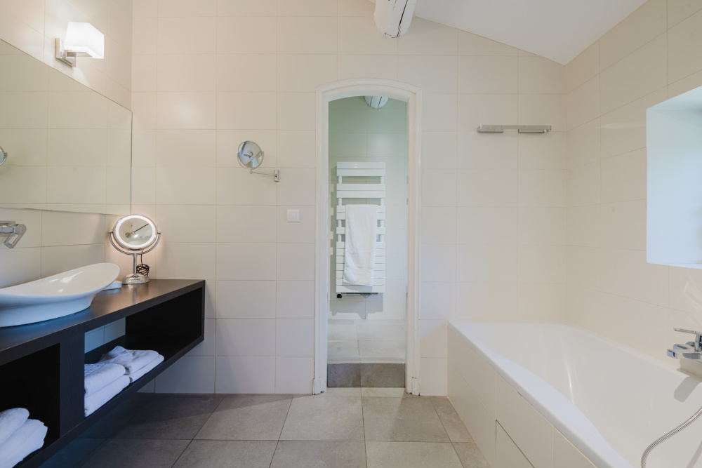 Photographs of Mas des Nénuphars villa in Provence - Image 16 of 54
