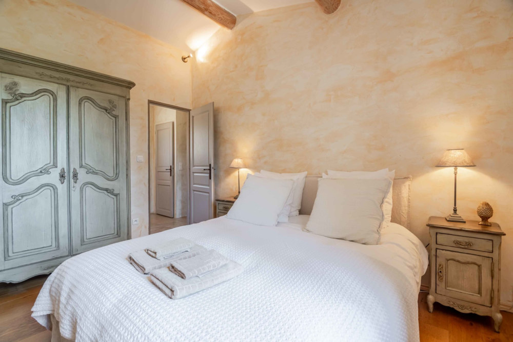 Photographs of Mas Rustrel villa in Provence - Image 19 of 26
