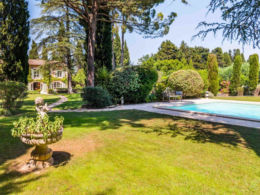 Photographs of Bastide de La Douceur villa in Provence - Image 2 of 31