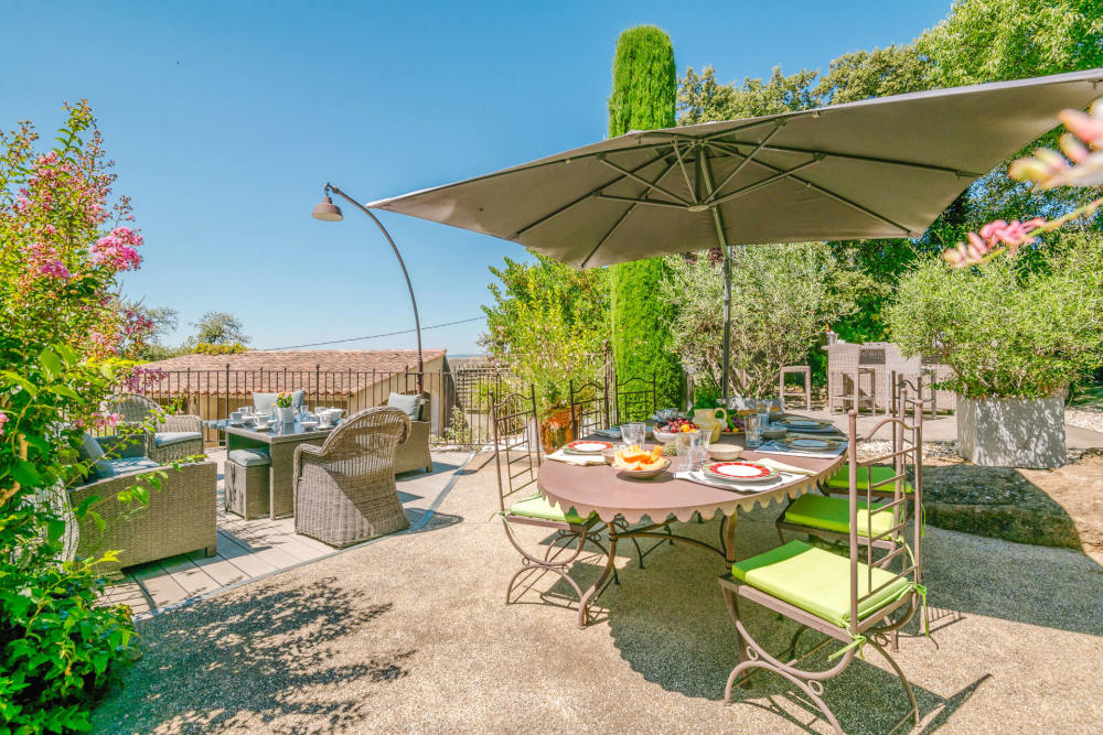 Photographs of Mas des Rocailles villa in Provence - Image 11 of 41
