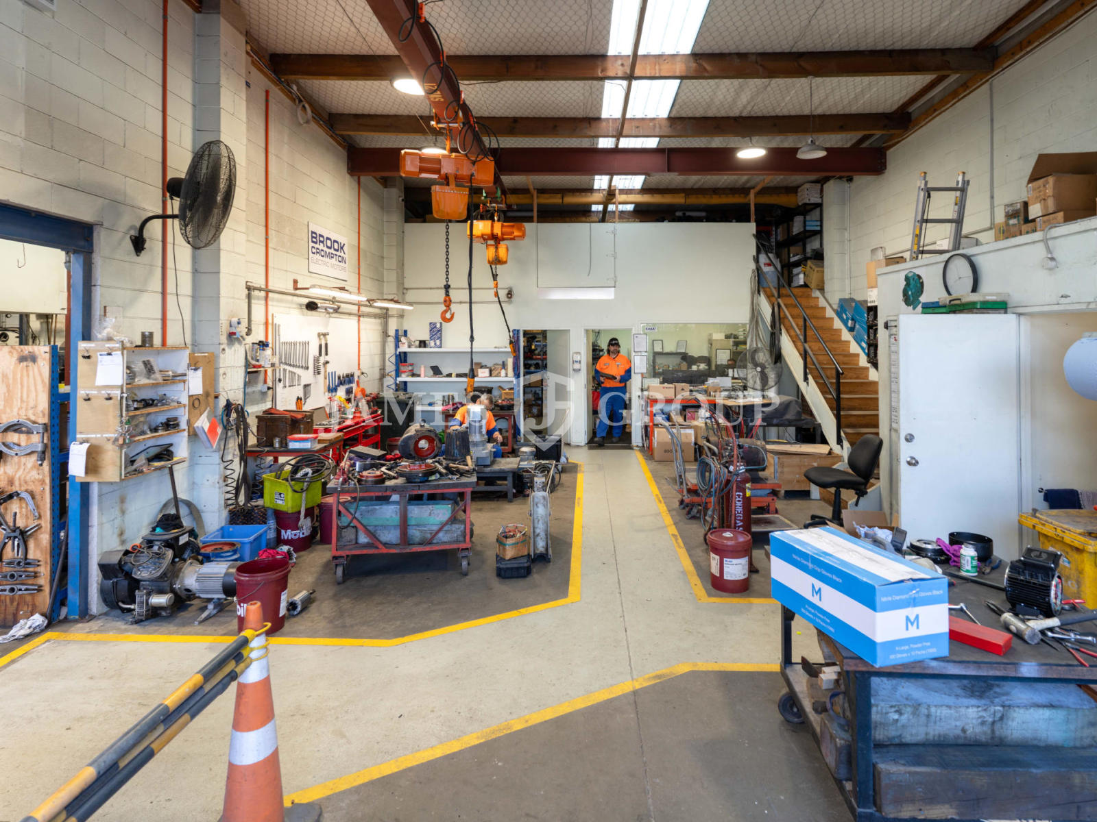 Gantry Crane-equipped Unit In Prime Wiri Location