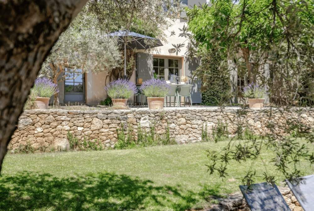 Photographs of Mas Rustrel villa in Provence - Image 25 of 26