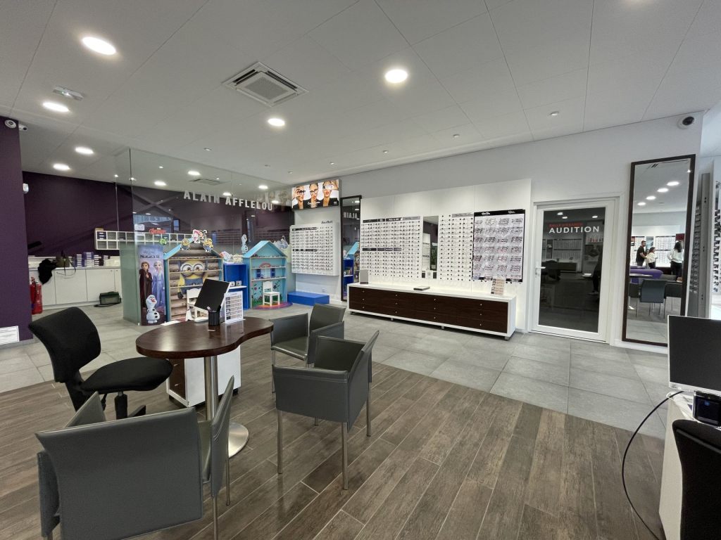 Magasin Opticien C.C. le Grand Val - ZAC du Pont des Rayons Bois de Cassan 95290 L'ISLE-ADAM intérieur
