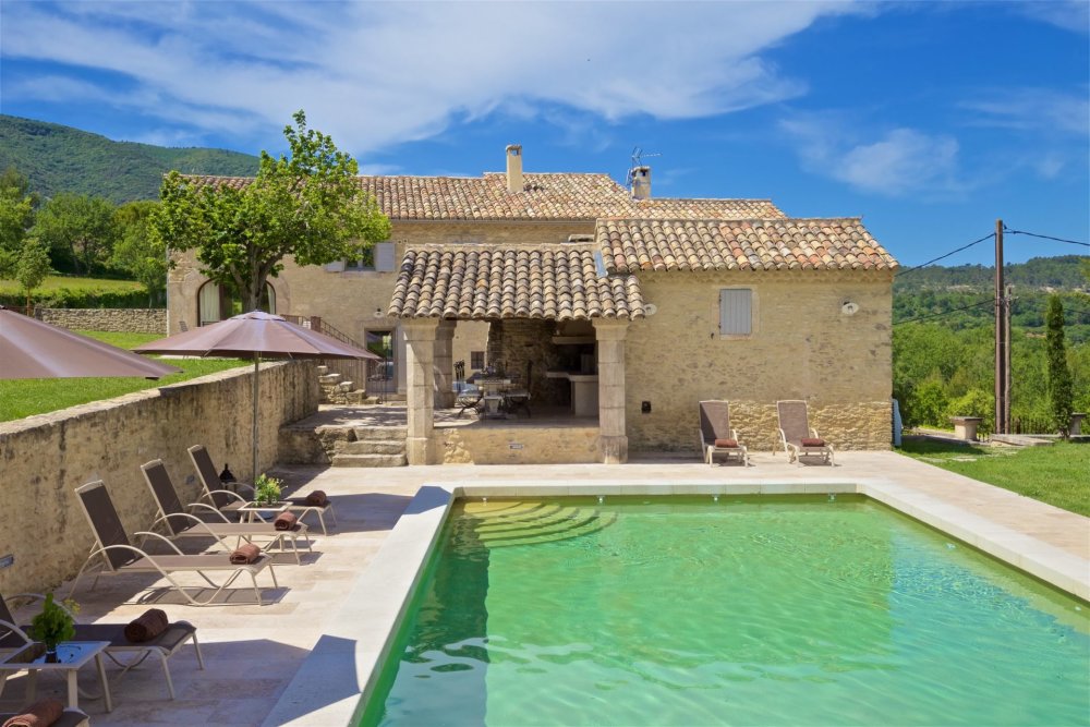Photographs of Mas des Cerisiers villa in Provence - Image 2 of 34
