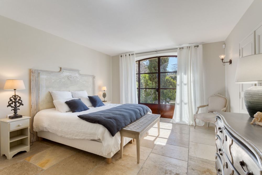 Photographs of Mas des Mésanges villa in Provence - Image 23 of 35