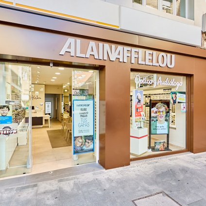 Tienda Óptico Calle Navarro Rodrigo, 30, Esquina Rambla Obispo Orbera, 34 04001 ALMERIA