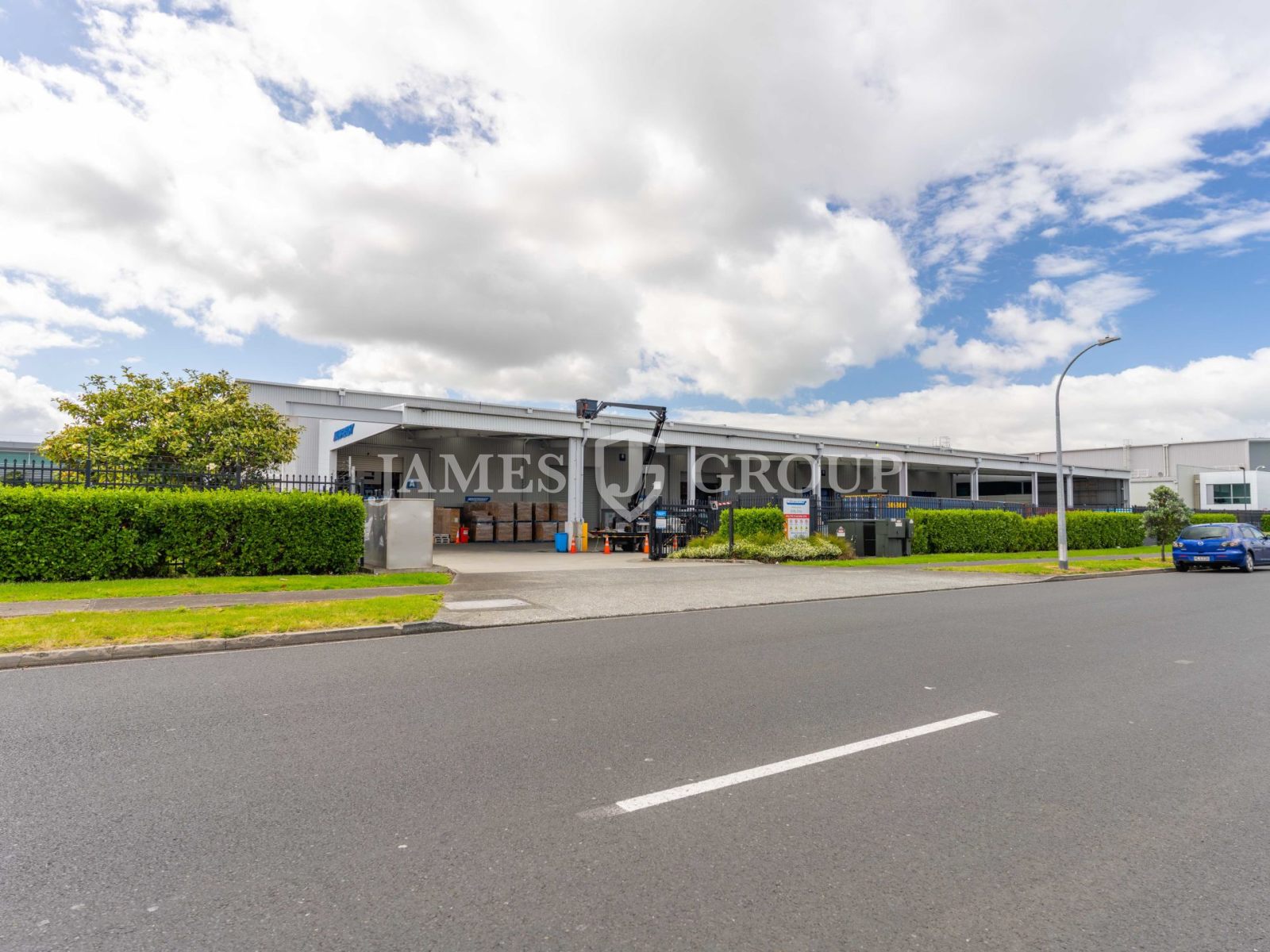 Large Airport Standalone | 7,900sqm Warehouse