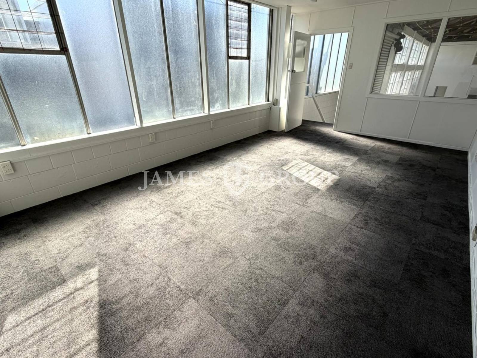 High Profile | 1,165m² Warehouse/showroom