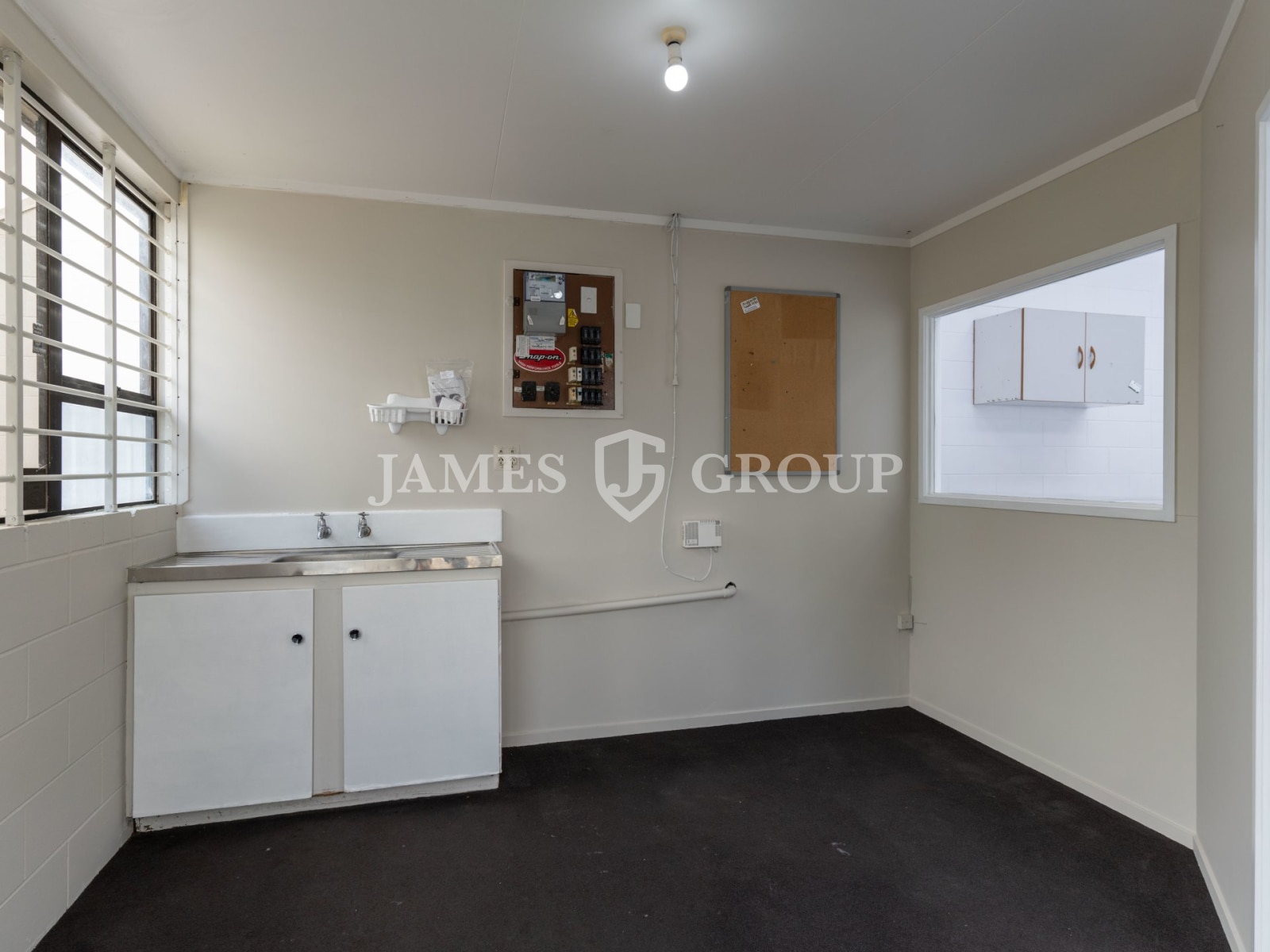 Refurbished 91m2 Wiri Unit