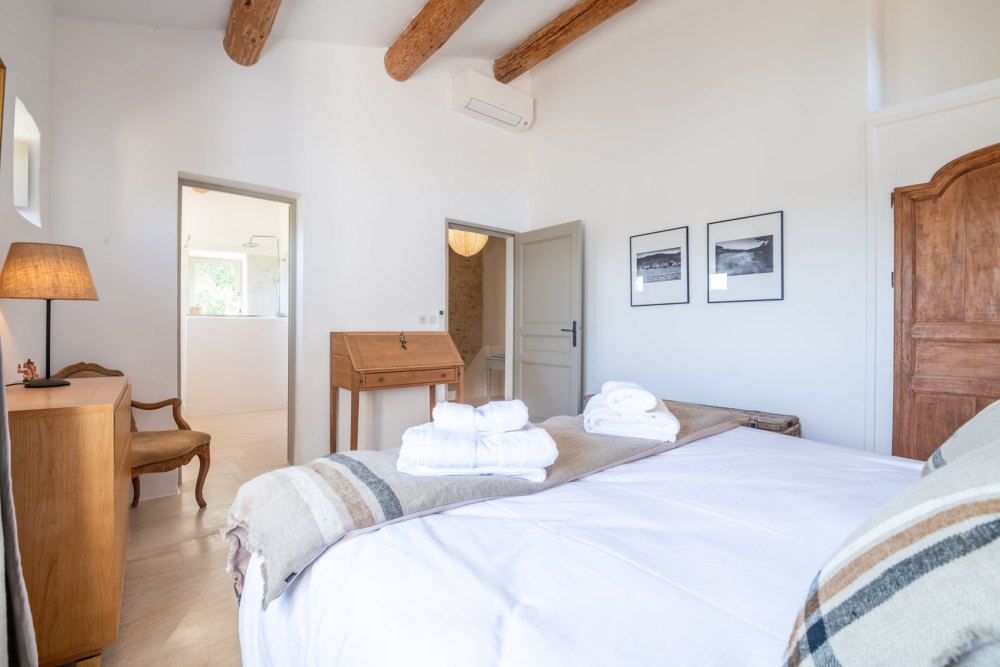 Photographs of Mas les Gardiols villa in Provence - Image 25 of 43