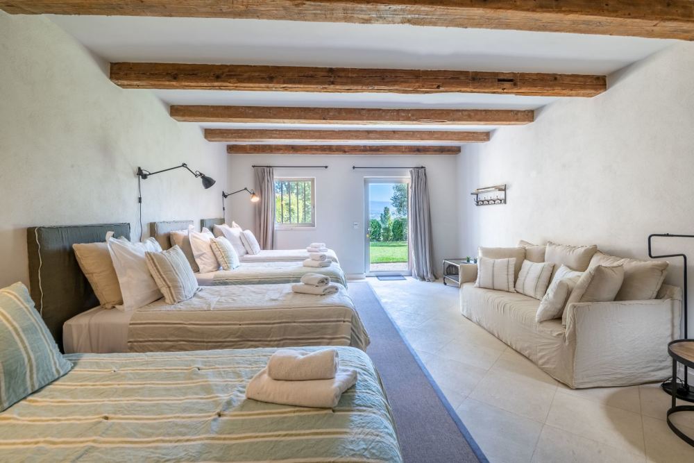 Photographs of Mas de Lacoste villa in Provence - Image 58 of 64