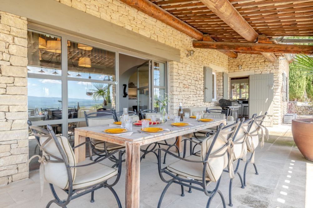 Photographs of Mas Bonheur villa in Provence - Image 29 of 32