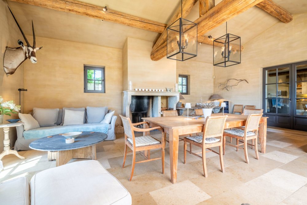 Photographs of Mas des Murets villa in Provence - Image 6 of 48