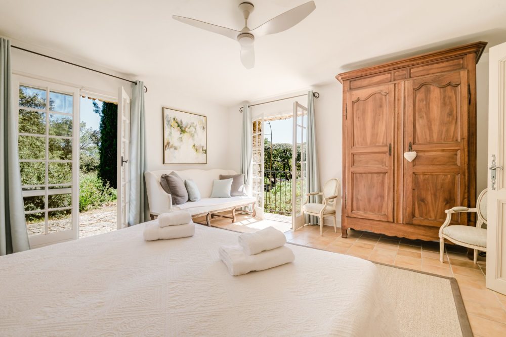Photographs of Mas des Imberts villa in Provence - Image 15 of 48