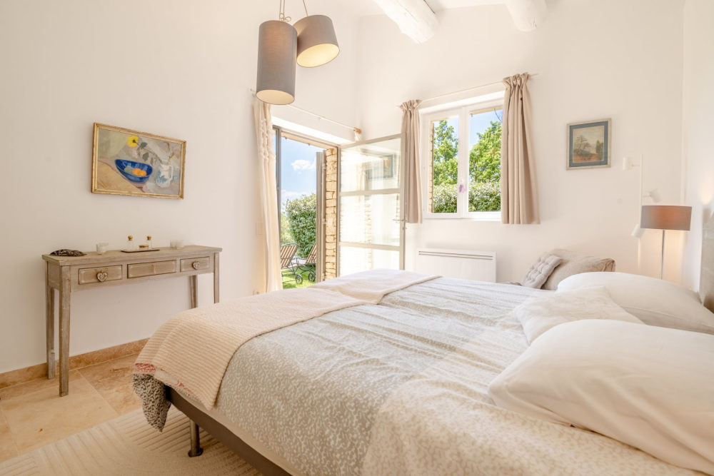 Photographs of Mas Bonheur villa in Provence - Image 18 of 32