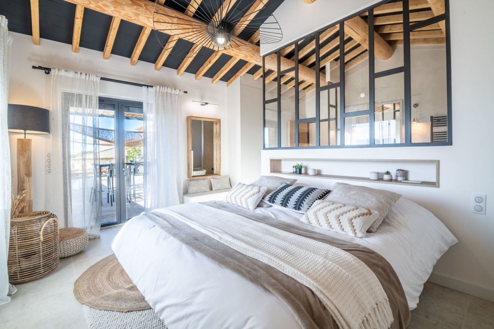 Photographs of Mas des Flaneries villa in Provence - Image 10 of 36