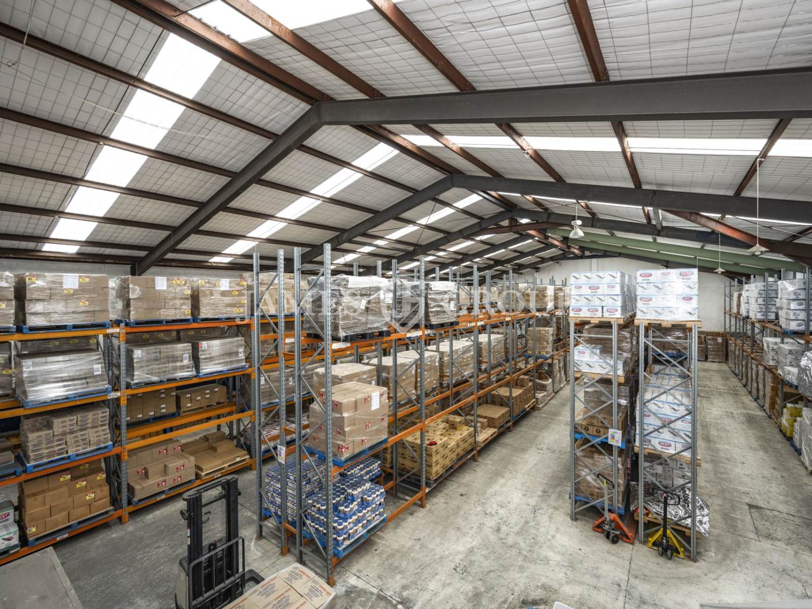 1,811m² Penrose Industrial With Yard