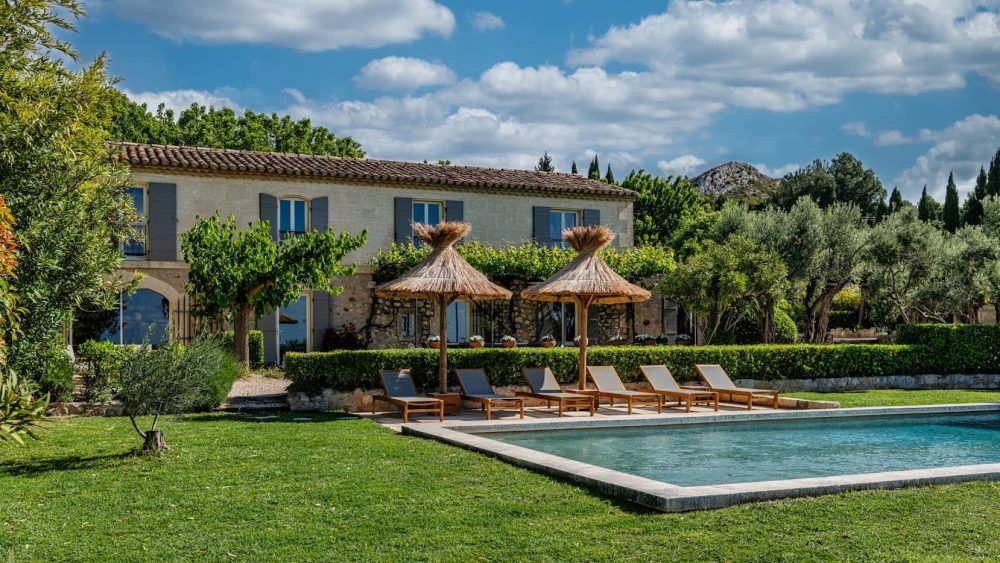 Photographs of Mas du Zephyr villa in Provence - Image 1 of 31